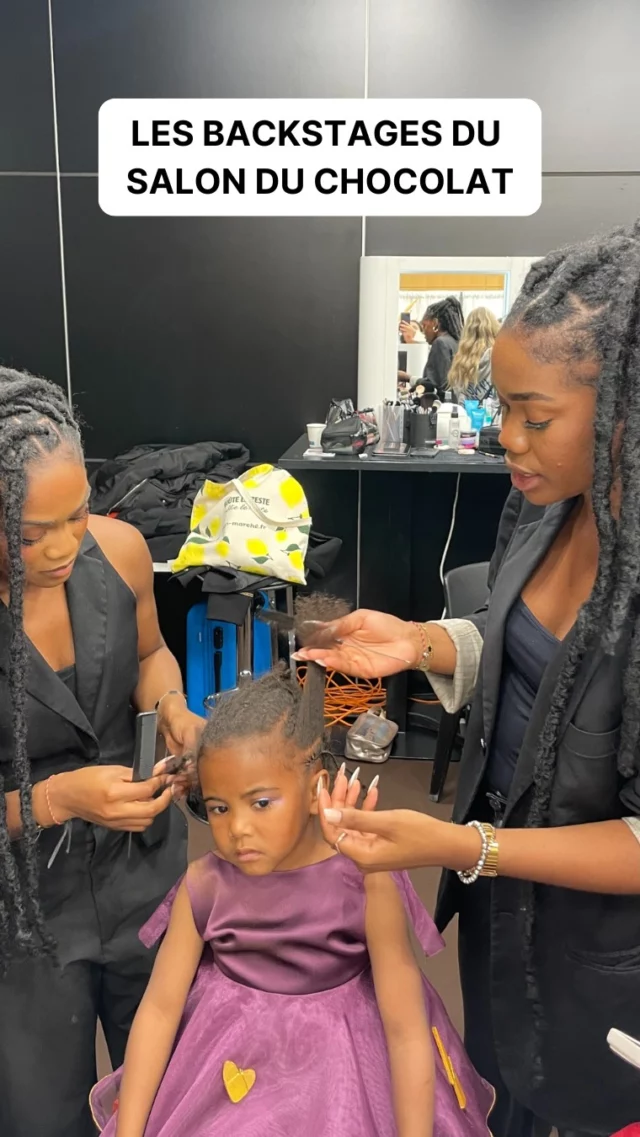 NOS ÉTUDIANTS BEAUTÉ EN COULISSES DU SALON FU CHOCOLAT

Cette année encore, nous étions partenaires du @salonduchocolat. Nos étudiants et nos ambassadeurs Beauté ont coiffées les personnalités qui ont défilé pendant trois jours. 

Bravo à nos étudiants pour leur dynamisme et leur professionnalisme. 
@noraya_coiffure_formation @kmb_coiffure @lilha.ir @dr.woo_ @haircontourbysara @livinmakeup_hair 

Et merci aux personnalités présentes @gauthiergaelle @jeremycharvet @priscillabetti @philippine_lavrey @costeflorence @gwendaloff @manon__pasquier @alexgoudeofficiel @labigbertha.paris 

Retour en images sur cet événement gourmand et créatif 🍫💄

#salonduchocolat#salonduchocolatparis#salonduchocolat2025#défilé#partenariat#coiffure#hairstyle#hairstylist#paarisevent#chocolat#chocolatier#artisanchocolatier#paris#elyseesmarbeuf