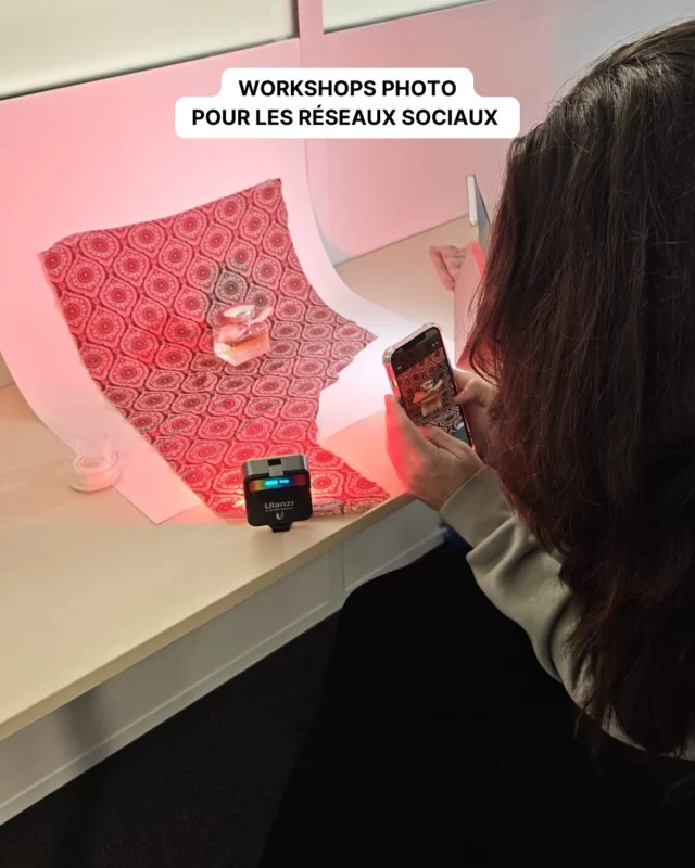 📸✨ WORKSHOPS PHOTO AVEC ANAIS LEGROS SUR NOTRE CAMPUS DE LYON✨📸

Nos étudiants en Bachelor Commerce Marketing Expérience client ont eu la chance de participer à un workshop photo animé par la photographe professionnelle @anais.lgs 🎨

🎯 Objectifs : apprendre à réaliser une photo en lien avec une intention claire, observer l’ensemble du cadre pour choisir la prise de vue la plus adaptée et enfin réaliser la photo avec le cadrage, le fond et la composition les plus pertinents.

Résultat : des photos inspirantes pleines d’émotion et de sens 📱

Un grand merci à Anaïs Legros @anais.lgs pour son regard professionnel ainsi qu’à Megane Desauney pour cette belle collaboration !

👏 Félicitations aux étudiants pour leur implication et leur curiosité !

#workshop #photos #réseauxsociaux #étudiants #directionartistique #bachelorluxe #marketingduluxe #photographie #creativite #storytellingvisuel #lyon #elyseesmarbeuf