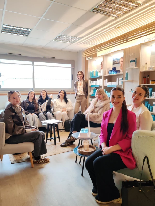 JOURNÉE DÉCOUVERTE POUR NOS ÉTUDIANTS EN BAC ESTHÉTIQUE

Grâce aux fonds récoltés lors de leurs prestations esthétiques, nos étudiants ont pu visiter les laboratoires et le site de production THALGO, avant de profiter d’une demi-journée de relaxation au Spa des Issambres, ponctuée d’un modelage d’une heure pour terminer en beauté. 

Une belle récompense pour leur engagement tout au long de l’année ! 

#bac#journeedetente#decouverte#thalgo#spadesissambres#bienêtre#esthetique#beauty#elyseesmarbeuf#cannes