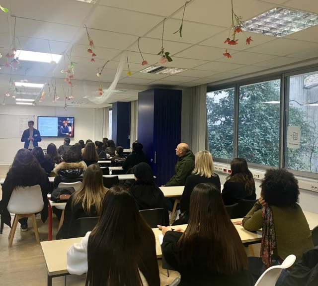RETOUR EN IMAGES SUR NOTRE JOURNÉE PORTES OUVERTES DU CAMPUS DE PARIS ! 

Samedi dernier, nous avons eu le plaisir de faire découvrir nos formations BTS MCO, Bachelor Commerce Marketing Expérience Luxe et le Bachelor Luxe International. 

Un moment riche en échange, convivialité et partage. Un grand merci à toutes les personnes présentes. 

#journeeportesouvertes#portesouvertes#evenement#decouverte#partage#campus#formation#btsmco#bachelor#commerce#marketing#luxe#mode#elyseesmarbeuf#paris